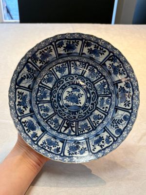 Seven Chinese blue and white plates with floral design, Kangxi — foto 14
