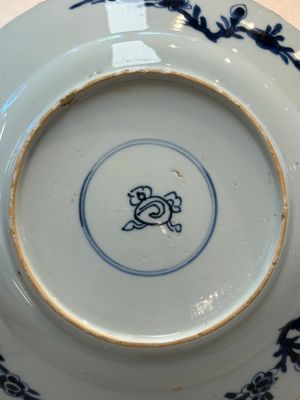 Seven Chinese blue and white plates with floral design, Kangxi — foto 16