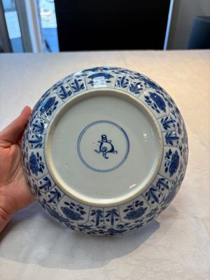 Seven Chinese blue and white plates with floral design, Kangxi — foto 23