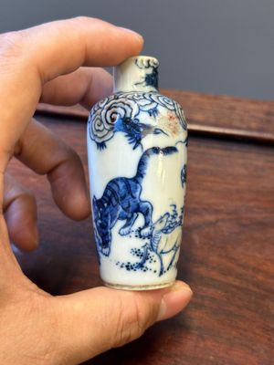 Seven Chinese blue, white and copper-red snuff bottles, Yongle and Yongzheng mark, 19th C. — photo 16
