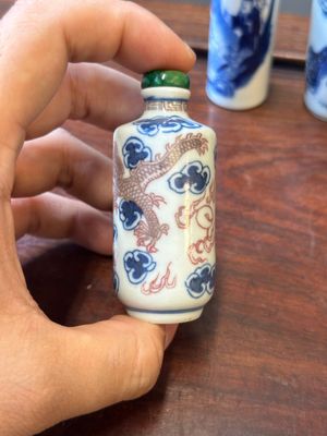 Seven Chinese blue, white and copper-red snuff bottles, Yongle and Yongzheng mark, 19th C. — photo 30