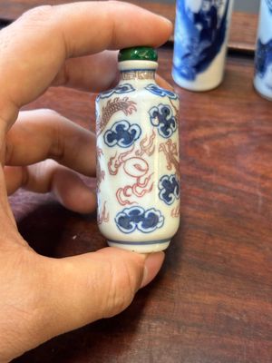 Seven Chinese blue, white and copper-red snuff bottles, Yongle and Yongzheng mark, 19th C. — photo 31