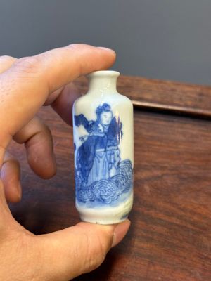 Seven Chinese blue, white and copper-red snuff bottles, Yongle and Yongzheng mark, 19th C. — photo 10