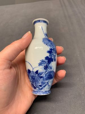 Seven Chinese blue, white and doucai vases, Wanli/Yongzheng/Qianlong mark, 19th C. — photo 3