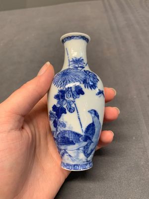 Seven Chinese blue, white and doucai vases, Wanli/Yongzheng/Qianlong mark, 19th C. — photo 4