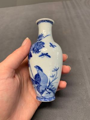 Seven Chinese blue, white and doucai vases, Wanli/Yongzheng/Qianlong mark, 19th C. — photo 5