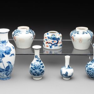 Seven Chinese blue, white and doucai vases, Wanli/Yongzheng/Qianlong mark, 19th C. — photo 1