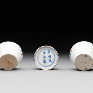 Seven Chinese blue, white and doucai vases, Wanli/Yongzheng/Qianlong mark, 19th C. — photo 13
