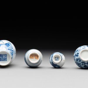 Seven Chinese blue, white and doucai vases, Wanli/Yongzheng/Qianlong mark, 19th C. — photo 7