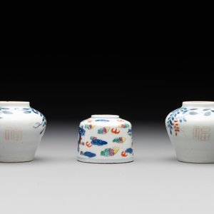 Seven Chinese blue, white and doucai vases, Wanli/Yongzheng/Qianlong mark, 19th C. — photo 9