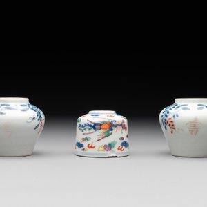Seven Chinese blue, white and doucai vases, Wanli/Yongzheng/Qianlong mark, 19th C. — photo 10