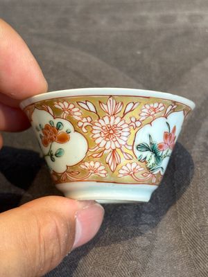 Seven Chinese blue, white and famille rose cups, six saucers and two English-decorated jarlets, Kangxi/Yongzheng — photo 19