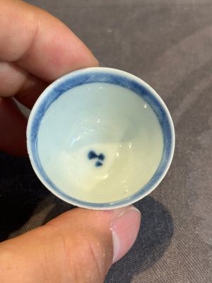 Seven Chinese blue, white and famille rose cups, six saucers and two English-decorated jarlets, Kangxi/Yongzheng — photo 36