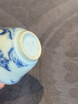 Seven Chinese blue, white and famille rose cups, six saucers and two English-decorated jarlets, Kangxi/Yongzheng — photo 39