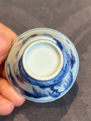 Seven Chinese blue, white and famille rose cups, six saucers and two English-decorated jarlets, Kangxi/Yongzheng — photo 45