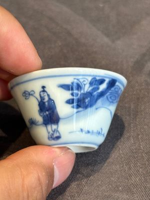 Seven Chinese blue, white and famille rose cups, six saucers and two English-decorated jarlets, Kangxi/Yongzheng — photo 51