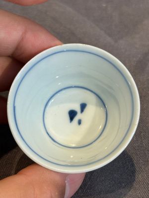 Seven Chinese blue, white and famille rose cups, six saucers and two English-decorated jarlets, Kangxi/Yongzheng — photo 52