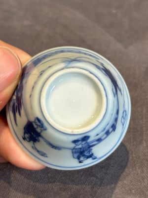 Seven Chinese blue, white and famille rose cups, six saucers and two English-decorated jarlets, Kangxi/Yongzheng — photo 53