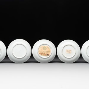 Seven Chinese blue, white and famille rose cups, six saucers and two English-decorated jarlets, Kangxi/Yongzheng — photo 14