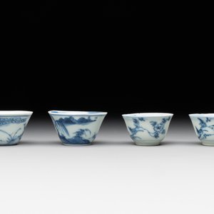 Seven Chinese blue, white and famille rose cups, six saucers and two English-decorated jarlets, Kangxi/Yongzheng — photo 18