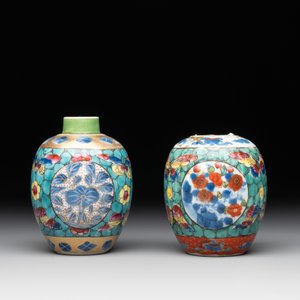 Seven Chinese blue, white and famille rose cups, six saucers and two English-decorated jarlets, Kangxi/Yongzheng — photo 2