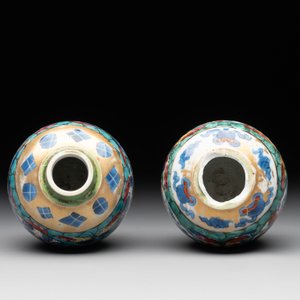 Seven Chinese blue, white and famille rose cups, six saucers and two English-decorated jarlets, Kangxi/Yongzheng — photo 5