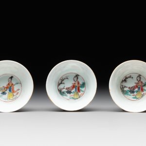 Seven Chinese blue, white and famille rose cups, six saucers and two English-decorated jarlets, Kangxi/Yongzheng — photo 10