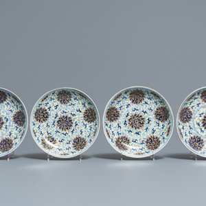 Seven Chinese famille rose and doucai plates, two covered bowls and a 'Wu Shuang Pu' teapot, 19/20th C. — 照片 2