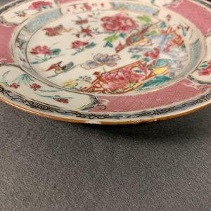 Seven Chinese famille rose and iron red plates, Yongzheng/Qianlong — photo 20