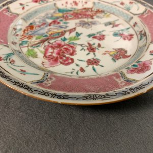 Seven Chinese famille rose and iron red plates, Yongzheng/Qianlong — photo 21