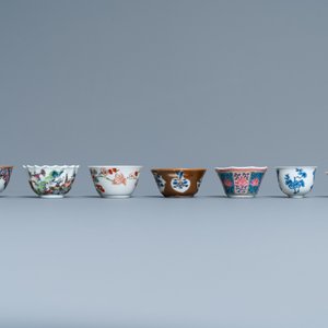 Seven Chinese famille rose and other cups and saucers, Kangxi and later — photo 9