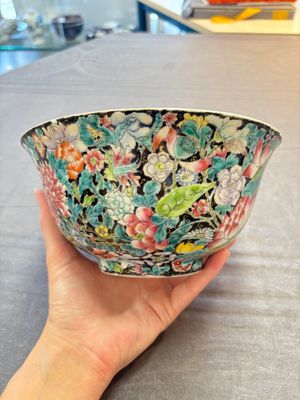 Seven Chinese famille rose bowls with floral design, various marks, 19/20th C. — 照片 1