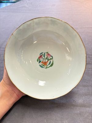 Seven Chinese famille rose bowls with floral design, various marks, 19/20th C. — 照片 11