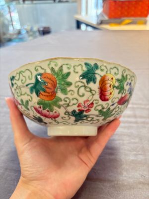 Seven Chinese famille rose bowls with floral design, various marks, 19/20th C. — 照片 15