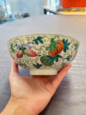 Seven Chinese famille rose bowls with floral design, various marks, 19/20th C. — 照片 16