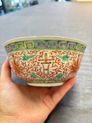 Seven Chinese famille rose bowls with floral design, various marks, 19/20th C. — 照片 25