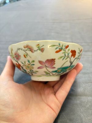Seven Chinese famille rose bowls with floral design, various marks, 19/20th C. — 照片 33
