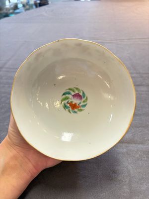 Seven Chinese famille rose bowls with floral design, various marks, 19/20th C. — 照片 35
