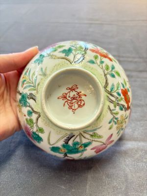 Seven Chinese famille rose bowls with floral design, various marks, 19/20th C. — 照片 36