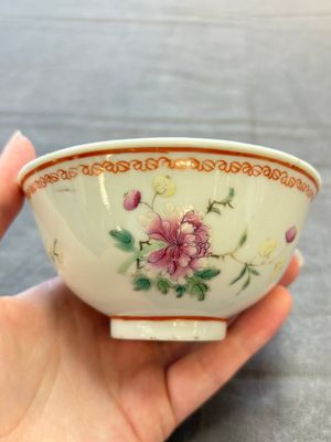Seven Chinese famille rose bowls with floral design, various marks, 19/20th C. — 照片 37
