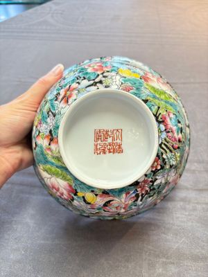 Seven Chinese famille rose bowls with floral design, various marks, 19/20th C. — 照片 6