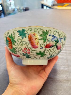 Seven Chinese famille rose bowls with floral design, various marks, 19/20th C. — 照片 8
