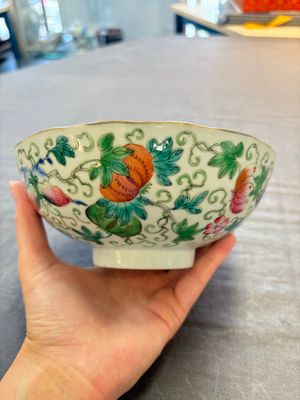 Seven Chinese famille rose bowls with floral design, various marks, 19/20th C. — 照片 9