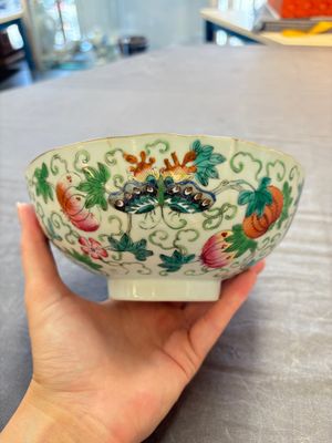 Seven Chinese famille rose bowls with floral design, various marks, 19/20th C. — 照片 10