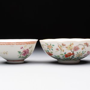 Seven Chinese famille rose bowls with floral design, various marks, 19/20th C. — 照片 21