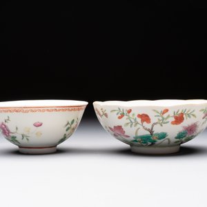 Seven Chinese famille rose bowls with floral design, various marks, 19/20th C. — 照片 22