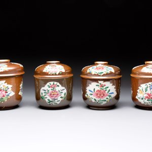 Seven Chinese famille rose capucin-brown-ground covered bowls, Qianlong — photo 2