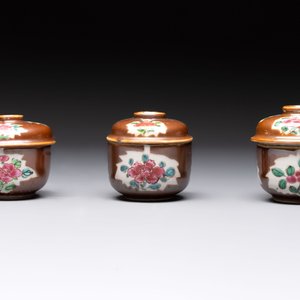 Seven Chinese famille rose capucin-brown-ground covered bowls, Qianlong — photo 9
