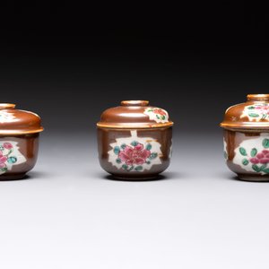 Seven Chinese famille rose capucin-brown-ground covered bowls, Qianlong — photo 10