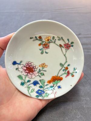 Seven Chinese famille rose cups and eleven saucers with floral design, Qianlong — 照片 1